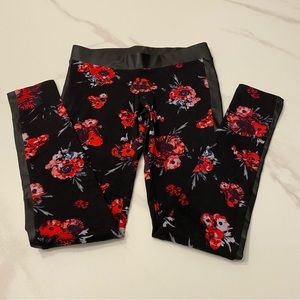 🏷️ Guess - Womens Cheyrie Dark Floral Legging - Size XS